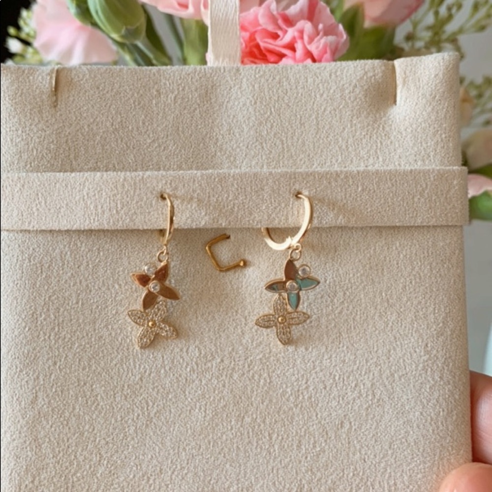 ❤️SOLD❤️ Dangling Earrings Saudi gold